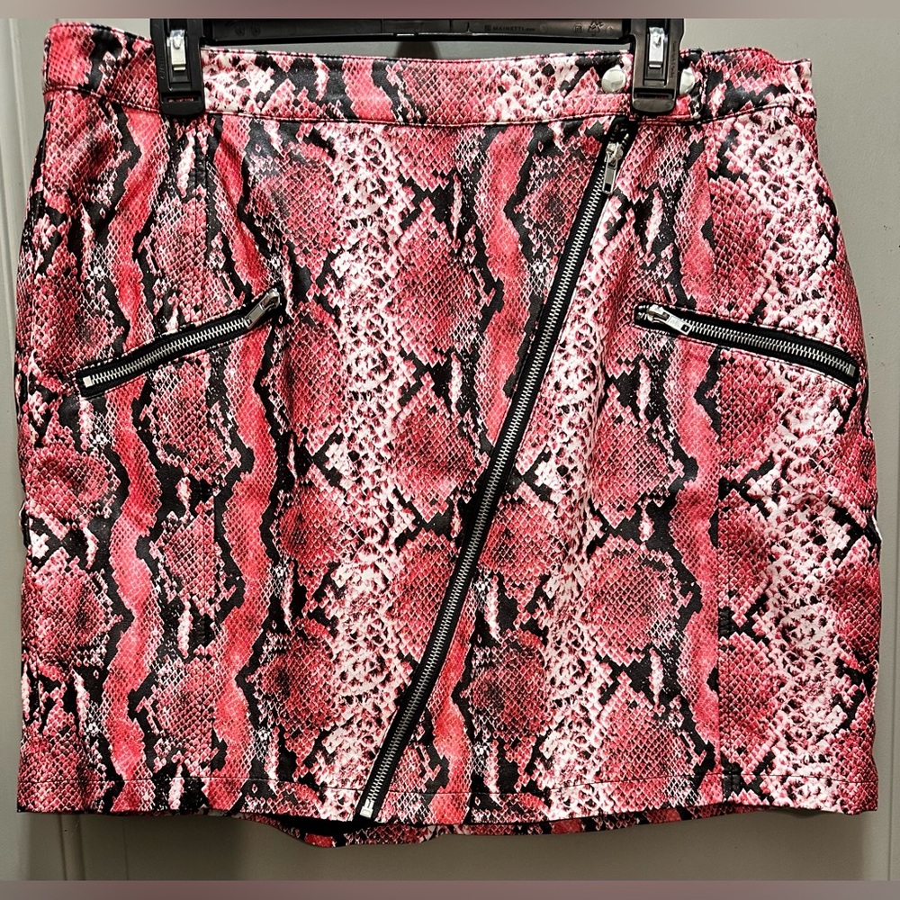 Fashion Nova Size 1X Faux Leather Skirt EUC
